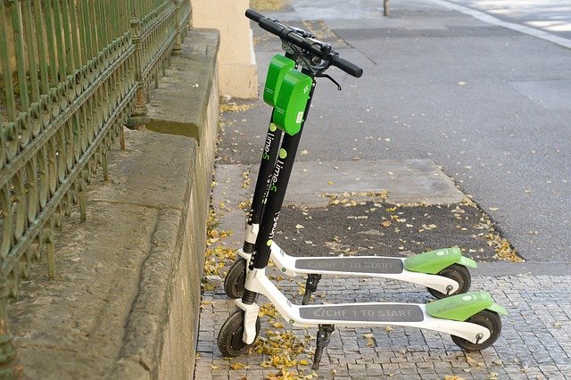 dvě koloběžky